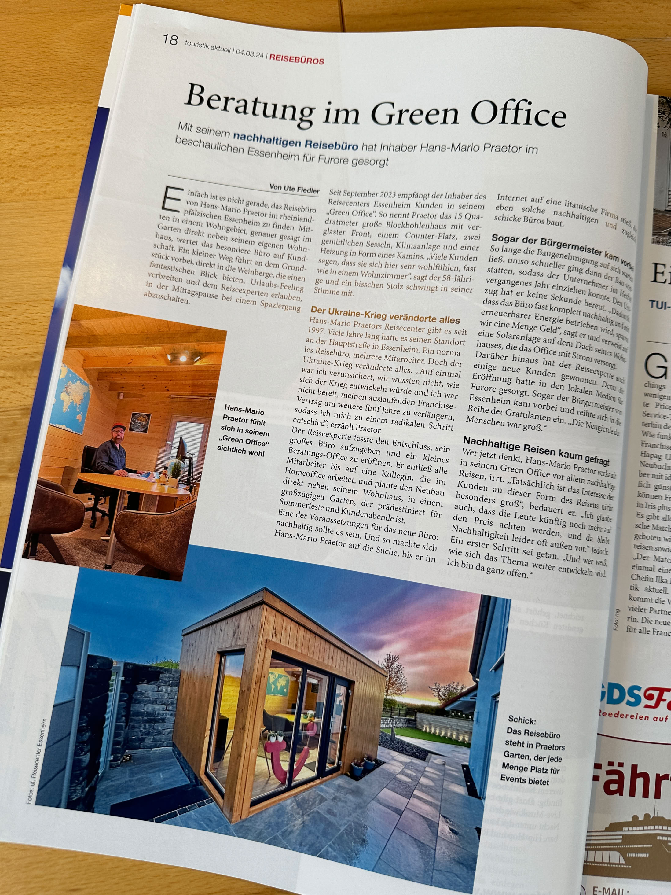 Beratung im Green Office. Mit seinem nachhaltigen Reisebüro hat Inhaber Hans-Mario Praetor im beschaulichen Essenheim für Furore gesorgt. 